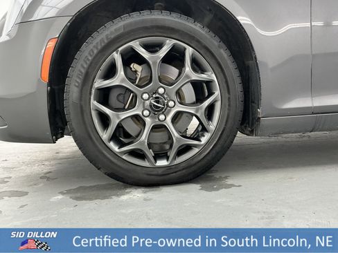 Used 2018 Chrysler 300 S image 18