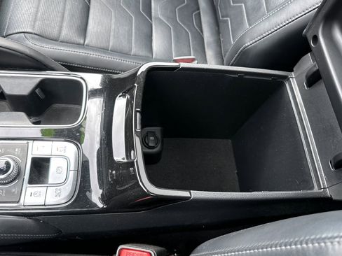 Used 2022 Kia Telluride SX w/ SX Prestige Package image 32