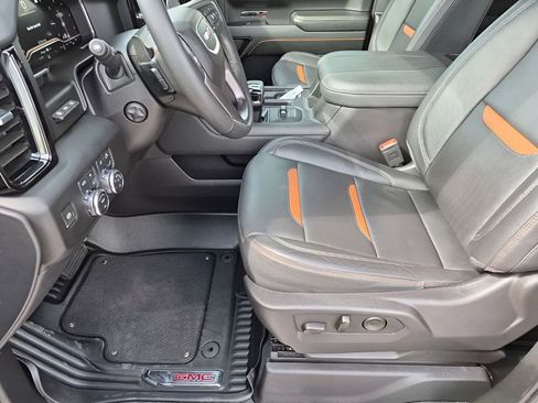 Used 2024 GMC Sierra 1500 AT4 w/ Technology Package AWD/4WD image 34