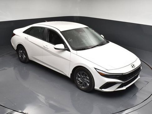 Used 2024 Hyundai Elantra SEL image 38