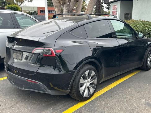 Used 2023 Tesla Model Y Long Range AWD/4WD image 4