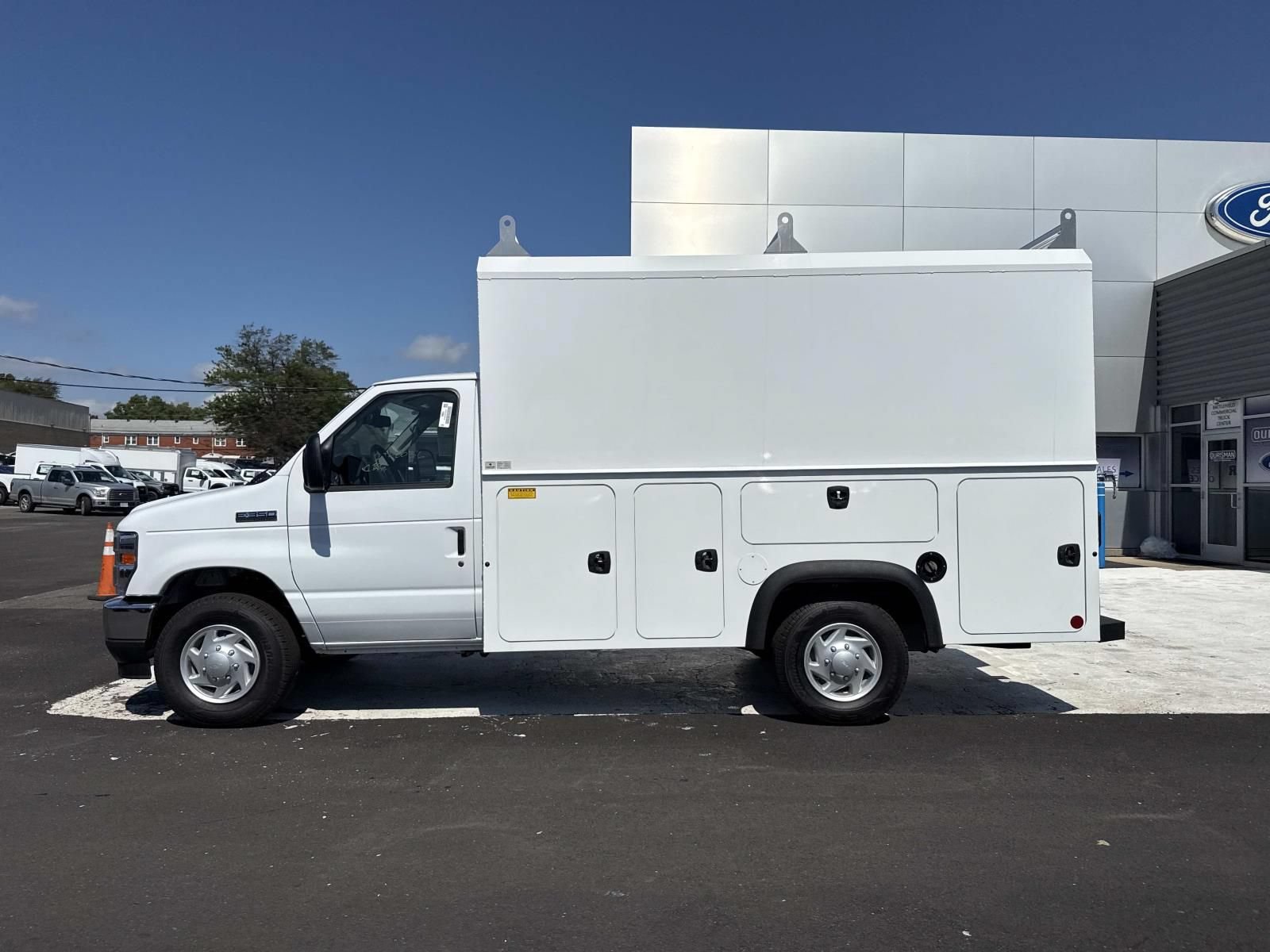 New 2027 Ford E-350 and Econoline 350 Super Duty w/ Power Equipment Group RWD image 6