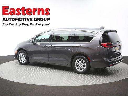 Used 2023 Chrysler Pacifica Touring-L FWD image 64