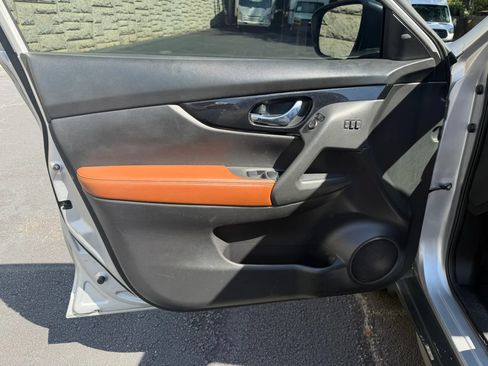 Used 2017 Nissan Rogue SL w/ SL Premium Package AWD/4WD image 28