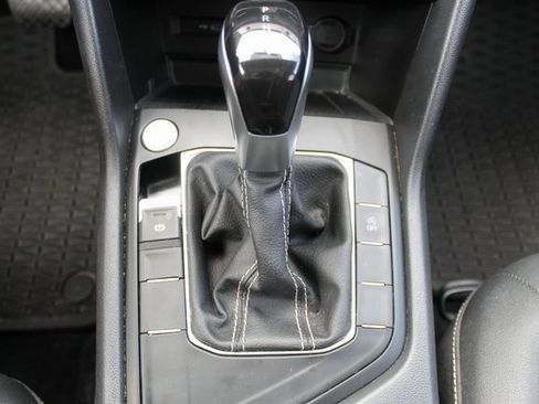 Used 2022 Volkswagen Taos SE w/ Panoramic Sunroof Package image 17