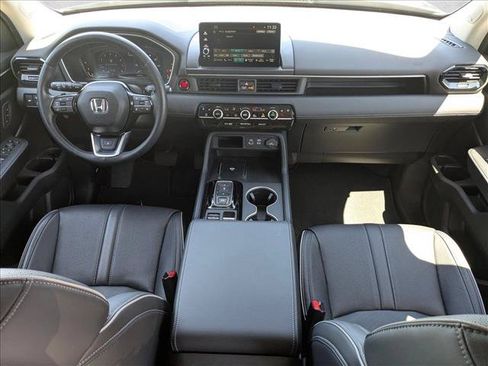 Used 2025 Honda Pilot Elite image 17