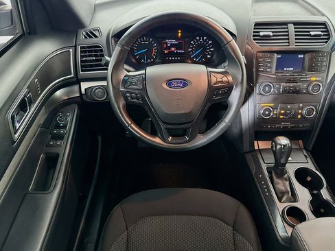 Used 2019 Ford Explorer XLT image 16