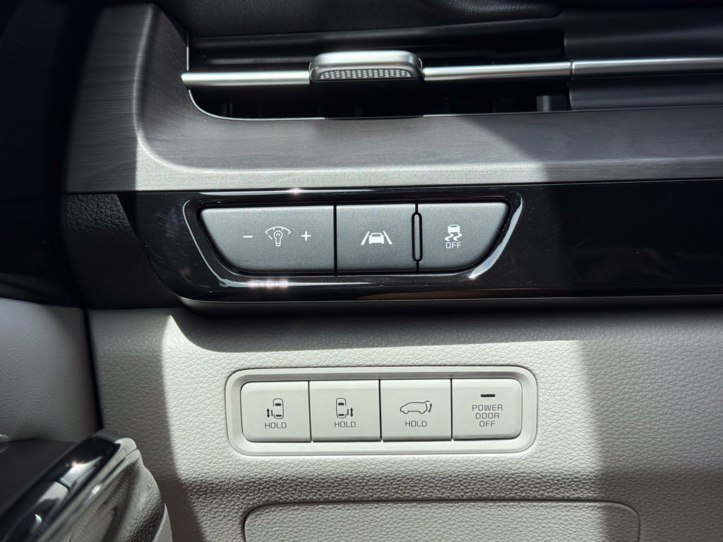 Used 2022 Kia Carnival EX FWD image 6