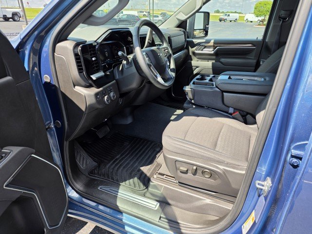 Used 2026 Chevrolet Silverado 2500 LT w/ Trail Boss Package AWD/4WD image 2