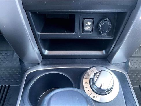Used 2018 Toyota 4Runner SR5 AWD/4WD image 16
