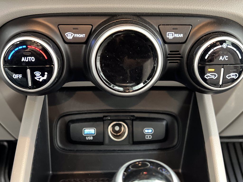 Used 2025 Hyundai Venue SEL FWD image 54
