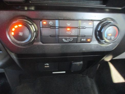Used 2016 Ford F150 XLT AWD/4WD image 16