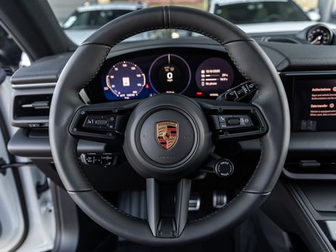 Certified 2025 Porsche Macan 4S Electric AWD/4WD image 30