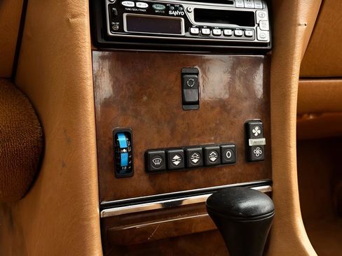 Used 1987 Mercedes-Benz 560 SL image 10