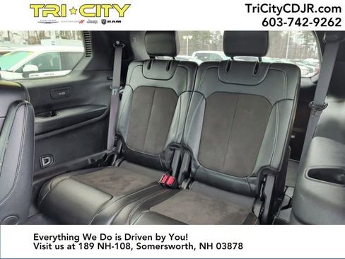 Used 2023 Jeep Grand Cherokee L Laredo image 33