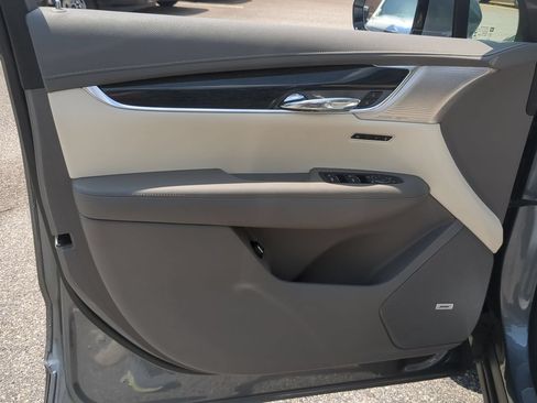 Used 2022 Cadillac XT6 Premium Luxury w/ Technology Package FWD image 23
