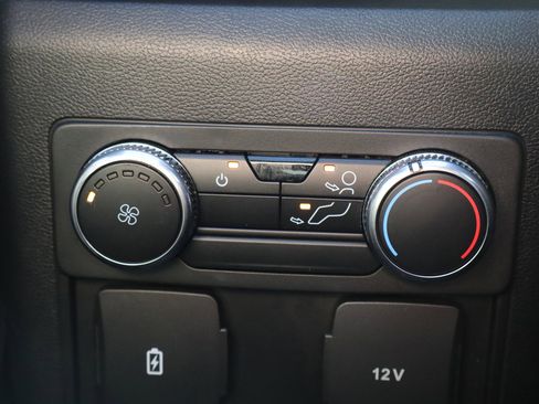 Used 2022 Ford Explorer XLT w/ Equipment Group 202A image 27