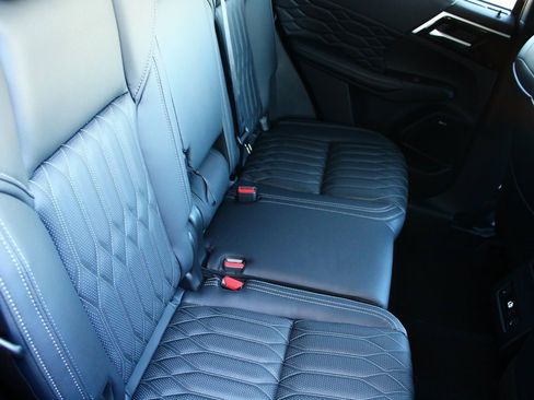 New 2025 Mitsubishi Outlander SEL image 9