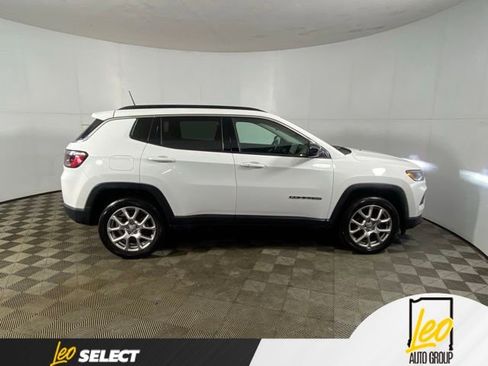 Used 2022 Jeep Compass Latitude AWD/4WD image 5