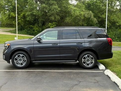 Used 2026 Ford Expedition Active AWD/4WD image 4