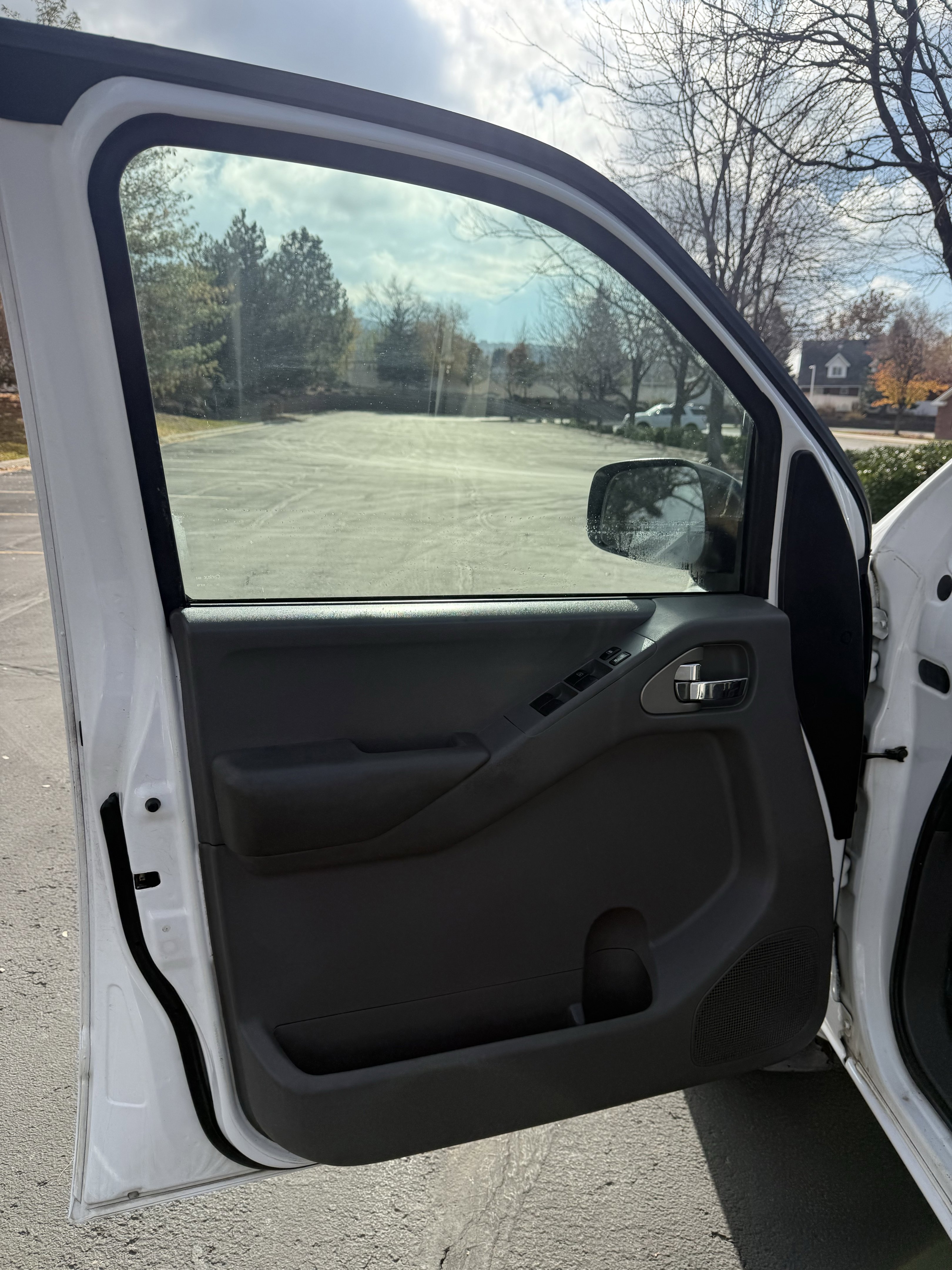 Used 2010 Nissan Frontier SE RWD image 19