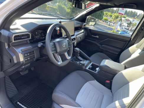 Used 2024 Toyota Tacoma TRD Off-Road AWD/4WD image 10