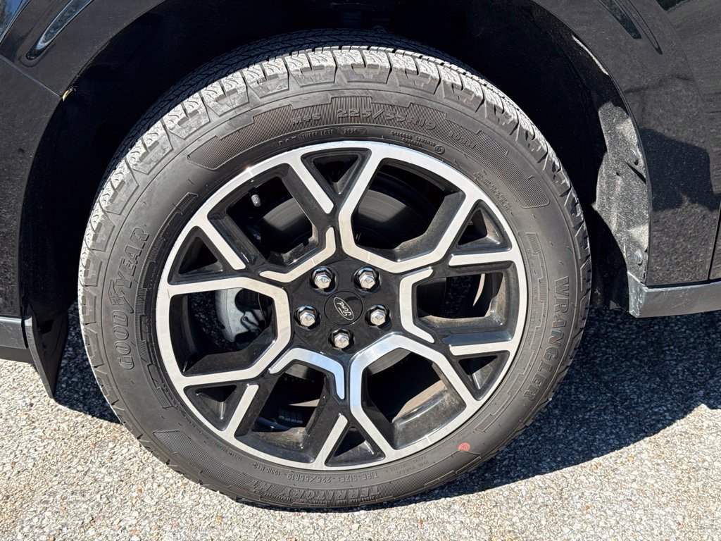 Used 2025 Ford Maverick Lariat AWD/4WD image 3