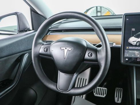 Used 2021 Tesla Model Y 2WD image 11