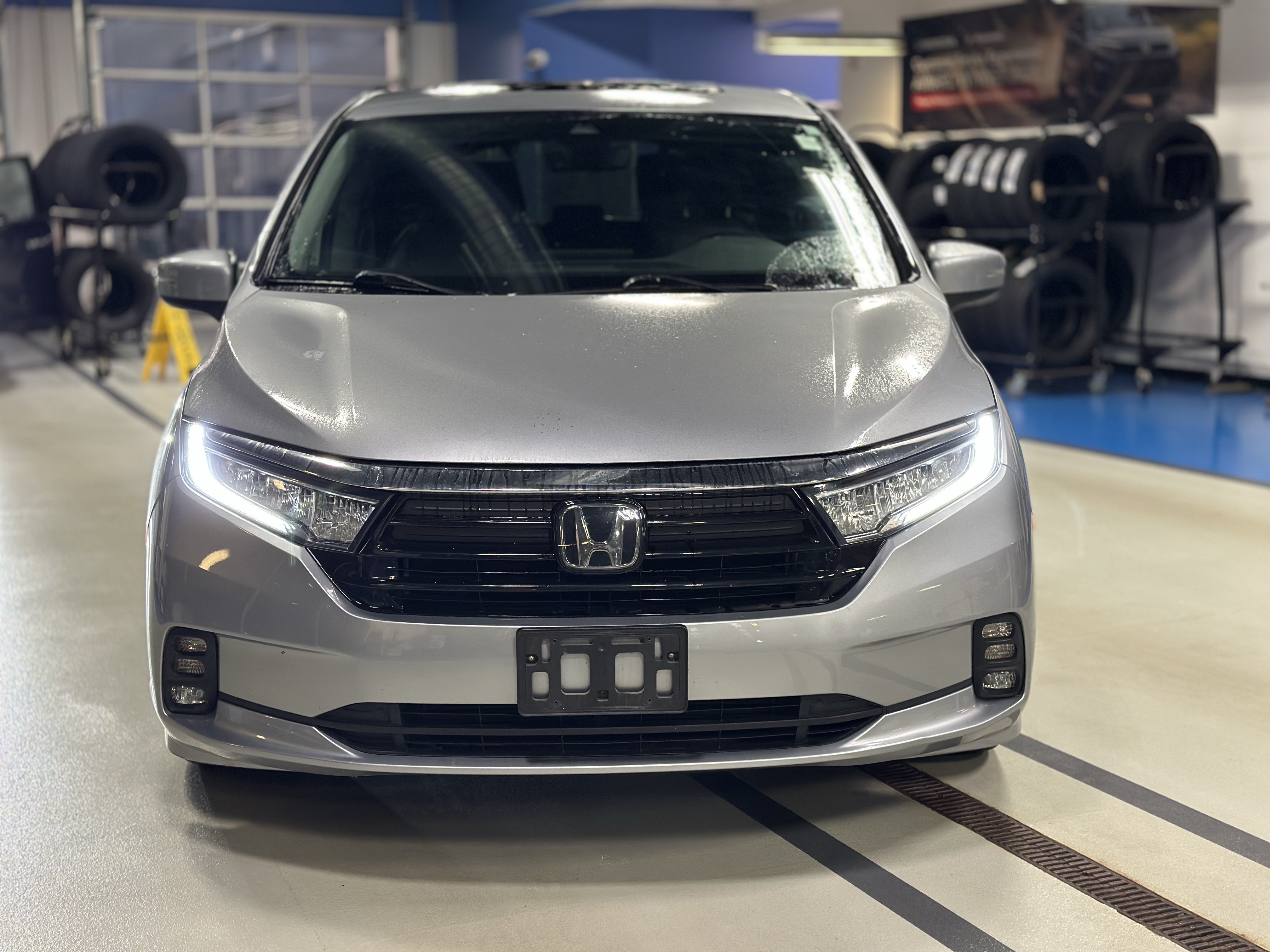 Used 2024 Honda Odyssey EX-L image 2