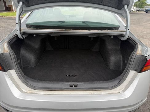 Used 2024 Nissan Altima 2.5 SV FWD image 19