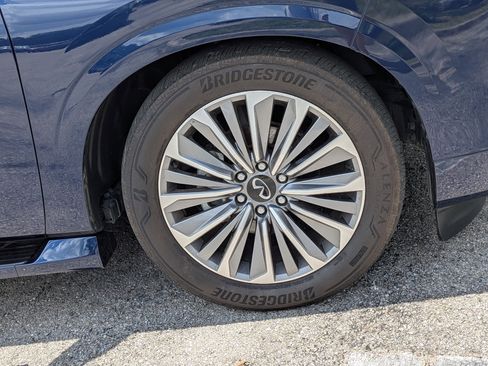 Used 2025 INFINITI QX80 Sensory AWD/4WD image 11