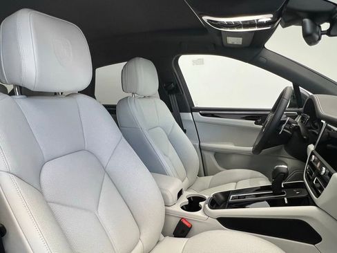 Used 2026 Porsche Macan AWD/4WD image 18