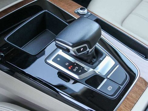 Used 2022 Audi Q5 2.0T Premium w/ Convenience Package image 19