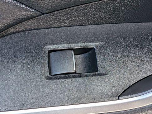 Used 2022 Toyota RAV4 XLE w/ Convenience Package FWD image 28