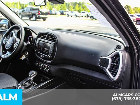 Used 2025 Kia Soul LX w/ LX Technology Package FWD image 22