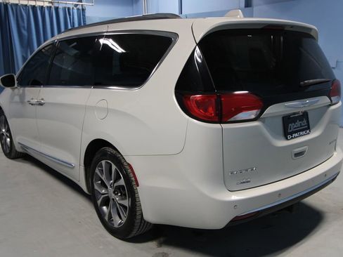 Used 2017 Chrysler Pacifica Limited w/ UConnect Theater Package image 30