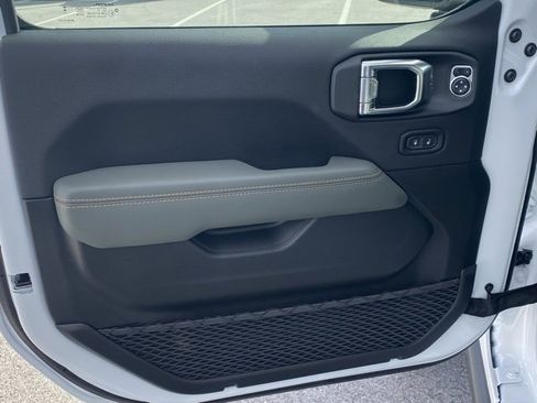 New 2026 Jeep Gladiator Mojave image 12