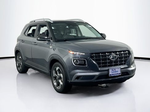 Used 2023 Hyundai Venue Limited FWD image 3