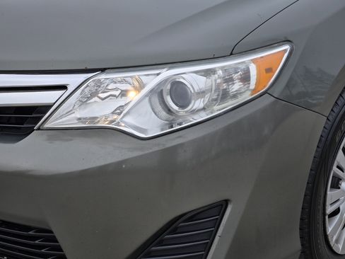 Used 2012 Toyota Camry LE image 9