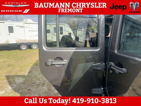 Used 2016 Jeep Wrangler Unlimited Sahara AWD/4WD image 14