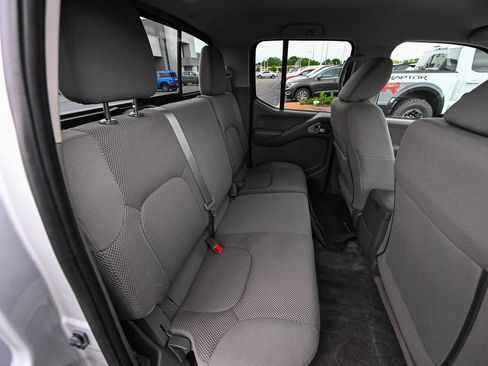 Used 2018 Nissan Frontier SV AWD/4WD image 28