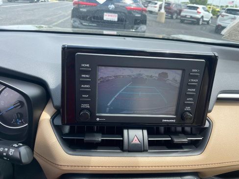 Used 2021 Toyota RAV4 LE AWD/4WD image 26