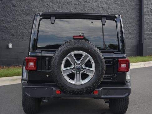 Used 2020 Jeep Wrangler Unlimited Sahara AWD/4WD image 6