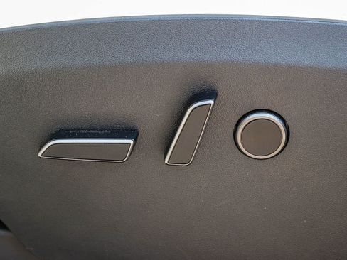 Used 2023 Tesla Model Y Performance AWD/4WD image 21