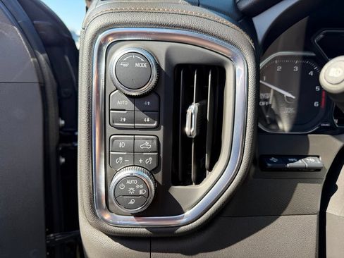 Used 2021 GMC Sierra 1500 AT4 w/ AT4 Premium Package AWD/4WD image 8
