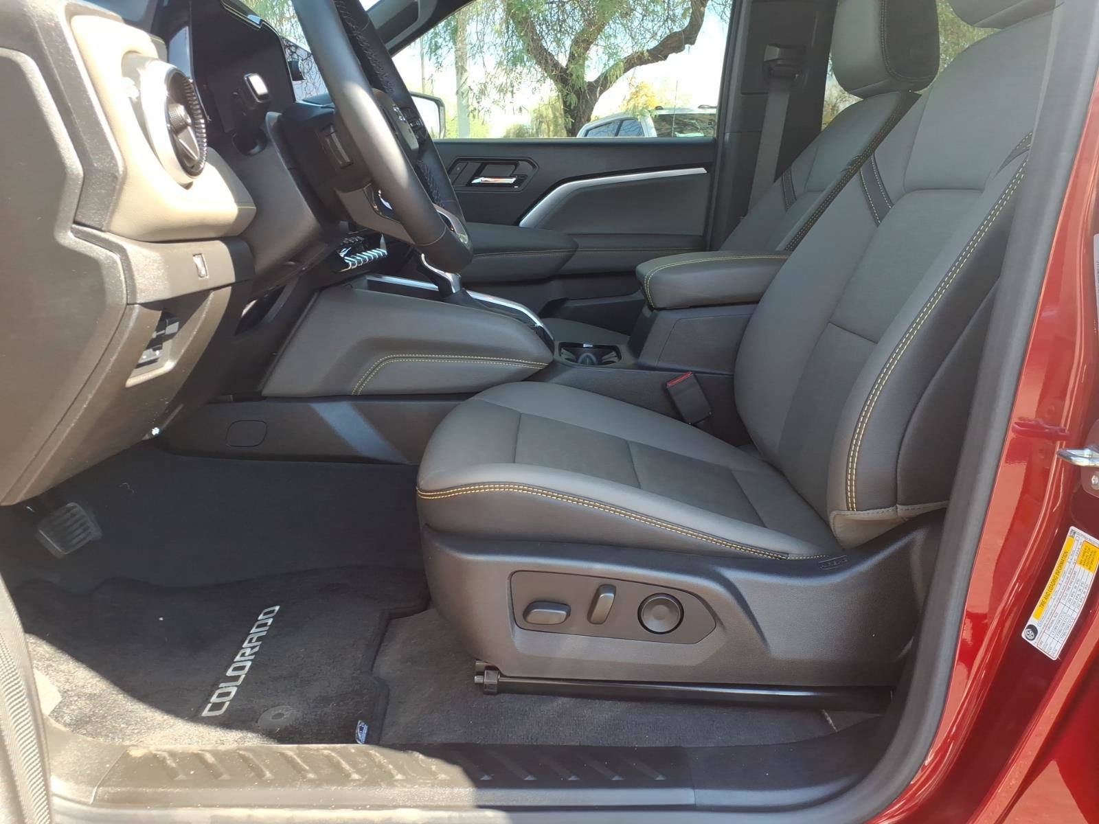 Used 2024 Chevrolet Colorado ZR2 w/ ZR2 Convenience Package III AWD/4WD image 21
