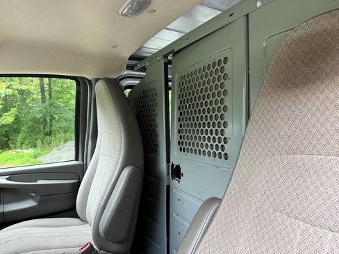 Used 2015 Chevrolet Express 2500 image 10