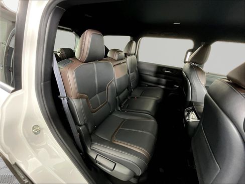 Certified 2025 Nissan Armada SL AWD/4WD image 25