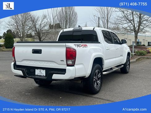 Used 2017 Toyota Tacoma TRD Sport w/ Tow Package (A/T) AWD/4WD image 8