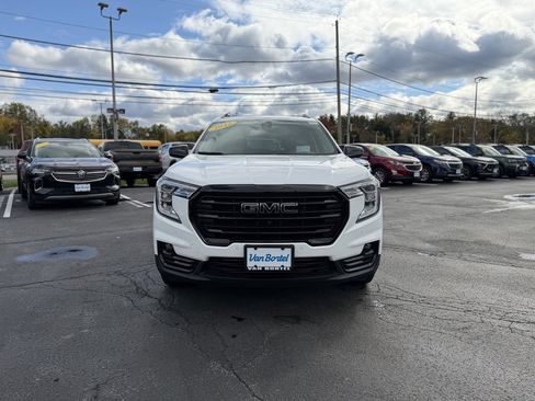 Used 2022 GMC Terrain SLT w/ Tech Package image 9